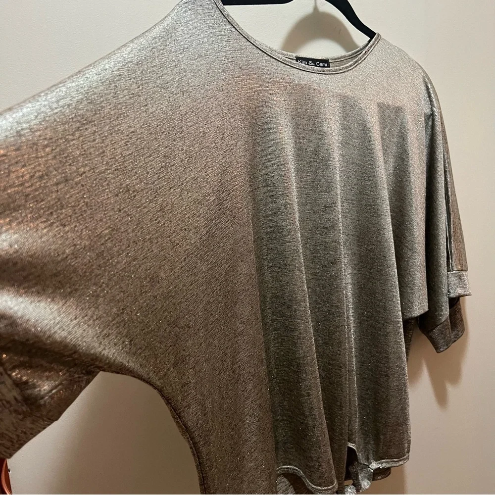 Kim & Cami silver shimmery top tie front medium new with partial tag - Picture 3 of 7